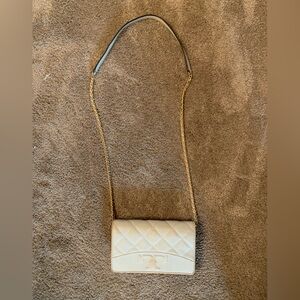 Tory Burch Savannah Chain Flat Wallet crossbody in light blue quilted leather